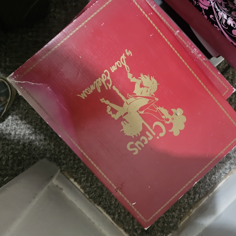 Circus by Sam Edelman Red Box